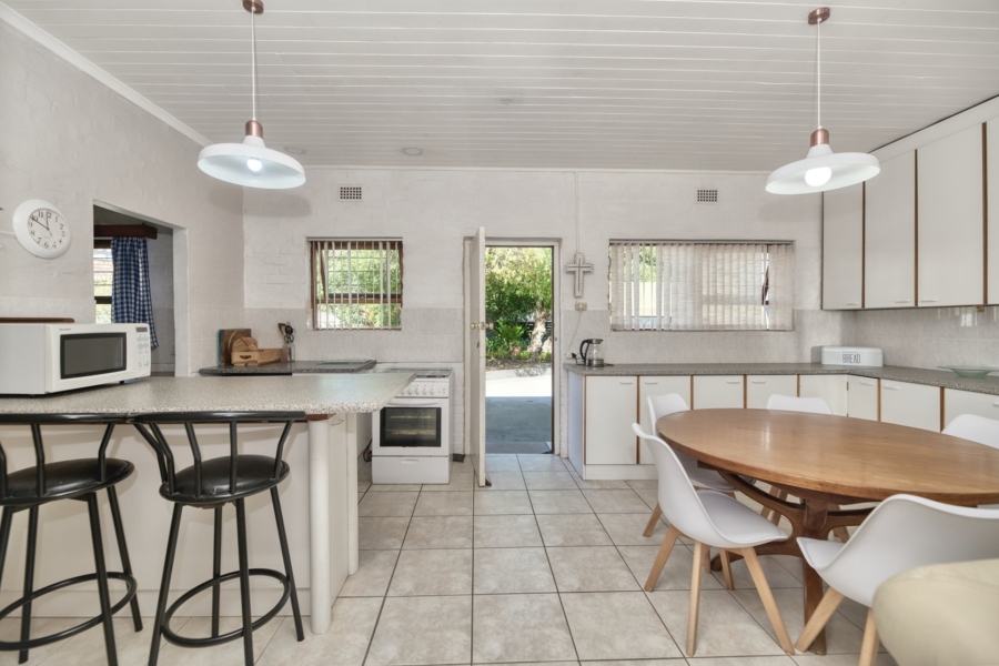 To Let 3 Bedroom Property for Rent in Struisbaai Western Cape